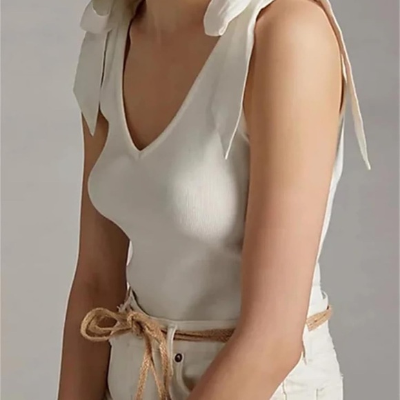 Green Sleeveless Knit Top with Bow Details - Picture 3 of 6